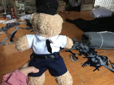 Công đoạn làm mũ gấu phi công