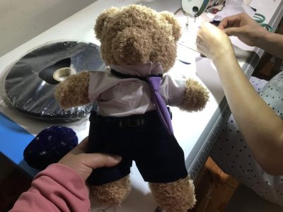 May cà vạt gấu phi công