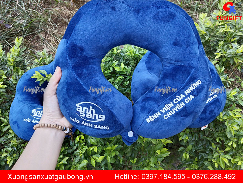 Gối tựa cổ cao su non in logo