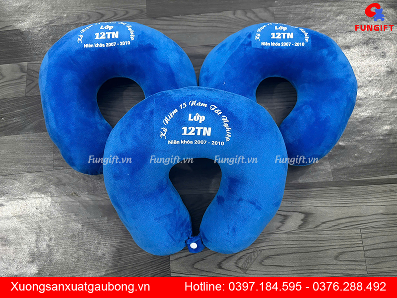 Gối U in logo làm quà tặng