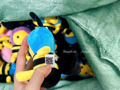 Sản xuất móc khoá gấu bông hình con ong theo yêu cầu