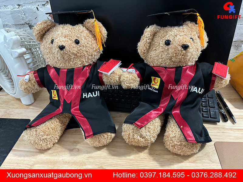 Gấu bông tốt nghiệp học viện toà án