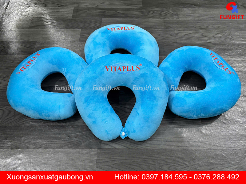 Gối chữ U in logo làm quà tặng khách hàng