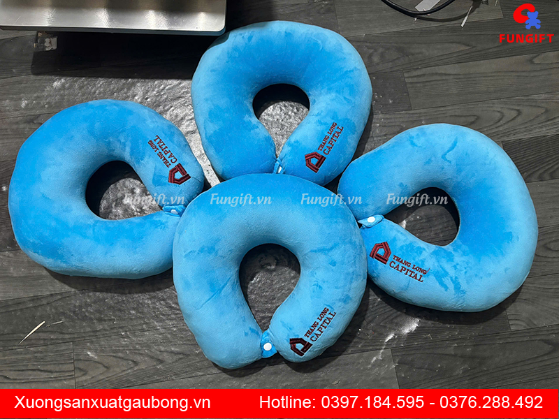 Gối chữ U giá rẻ thêu logo