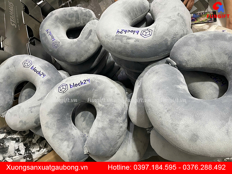 Gối chữ U in logo theo yêu cầu