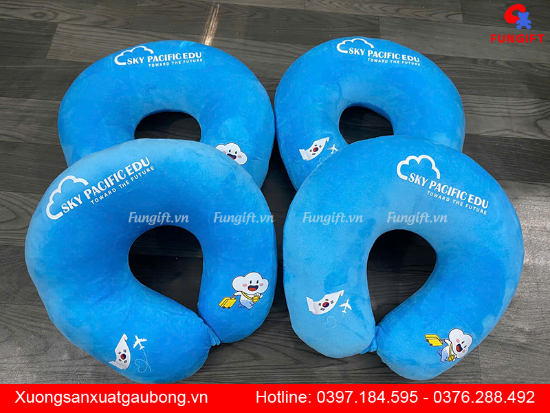 Gối chữ U in logo