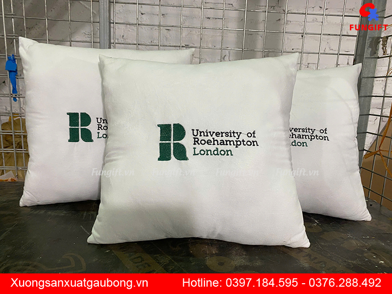 Gối in thêu logo làm quà tặng