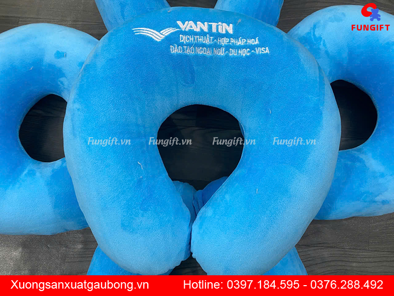 Gối kê cổ chữ U thêu logo