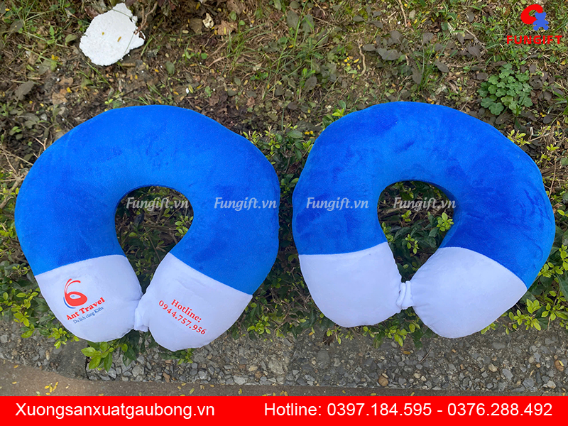 Quà tặng gối U in logo công ty