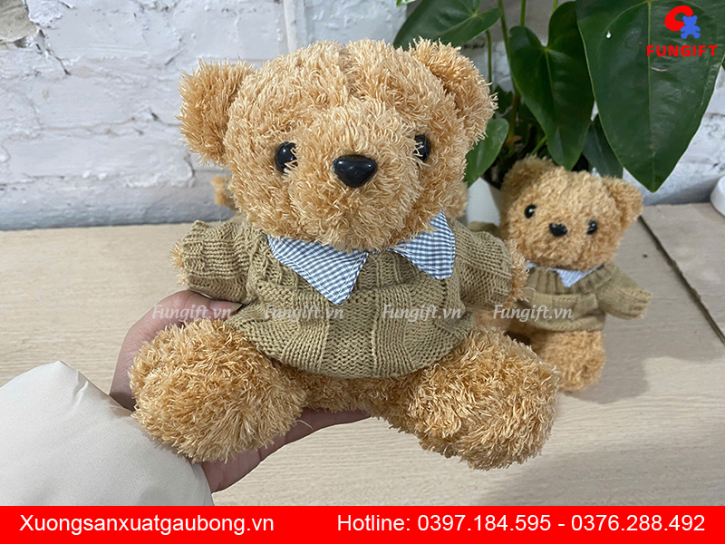 Gấu bông teddy mặc áo len
