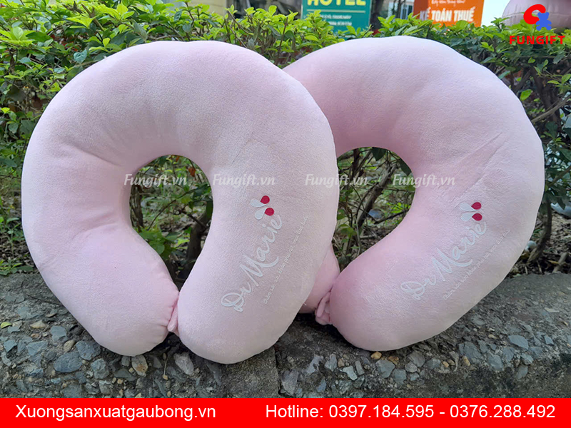 Gia công gối kê cổ chữ U làm quà tặng