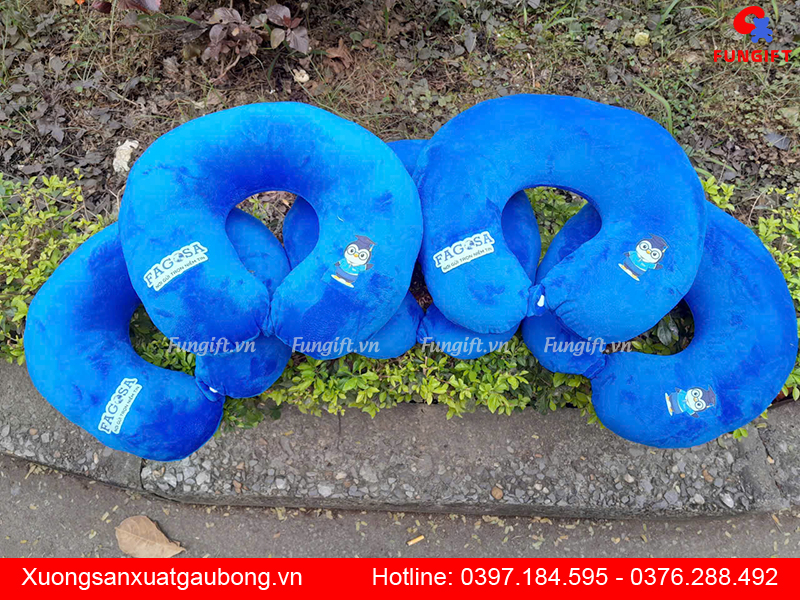Gối kê cổ chữ U in logo làm quà tặng