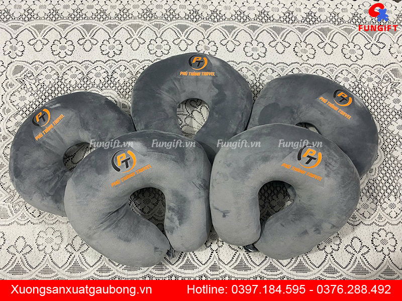 Gối chữ U in logo