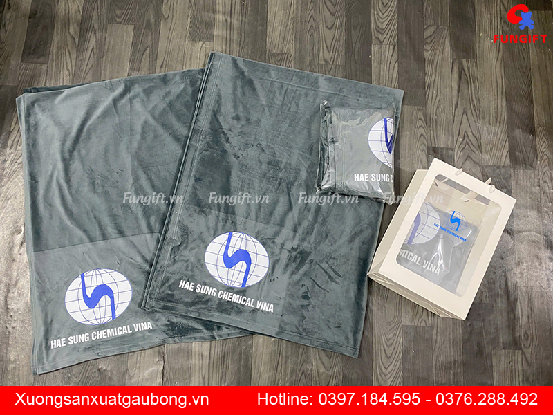 Chăn văn phòng in logo công ty