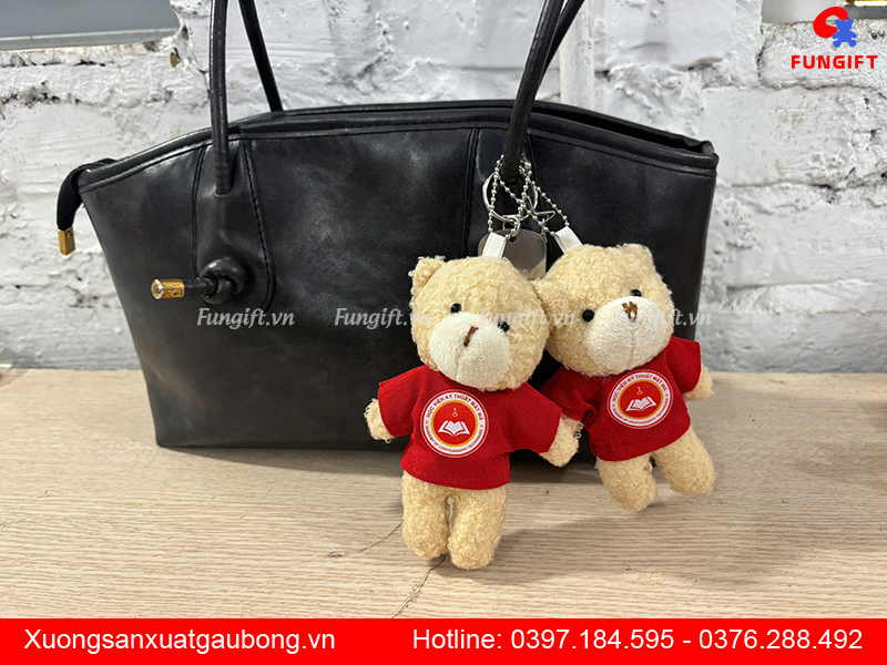 Đặt in gấu móc khóa làm phụ kiện