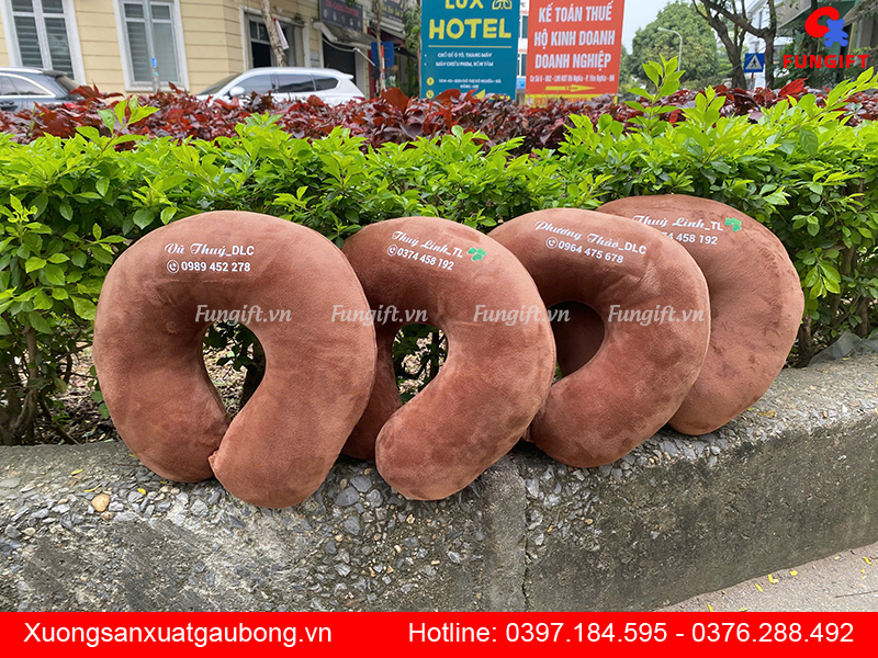 Gối cổ chữ U in logo công ty