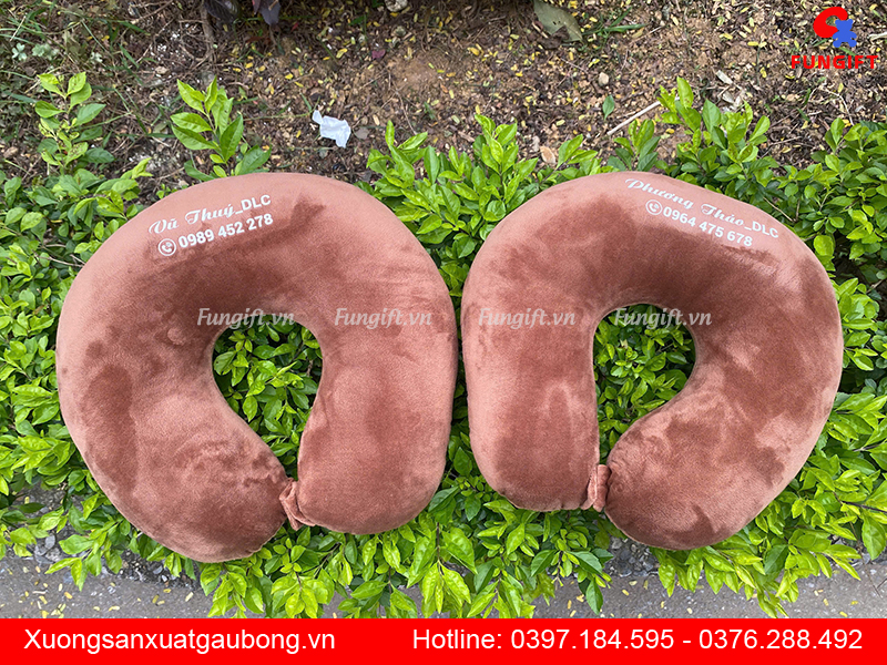 Gối kê cổ chữ U in tên