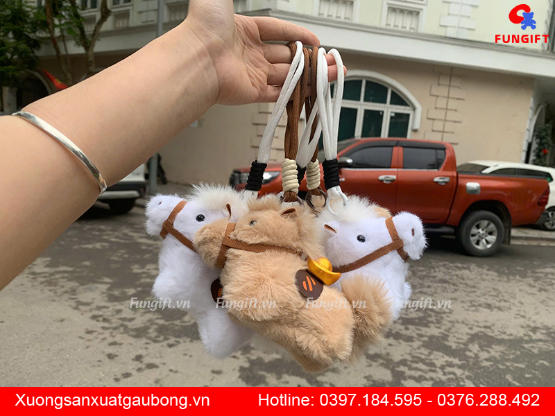 Ngựa móc khóa in logo công ty