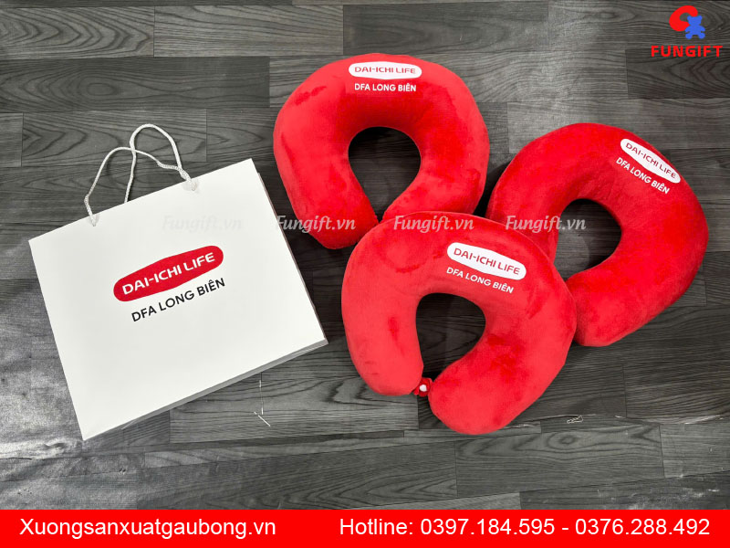 Quà tặng gối U kê cổ kèm túi in logo