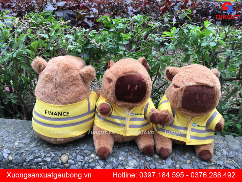 Sản xuất capybara nhồi bông mặc đồ bảo hộ in logo