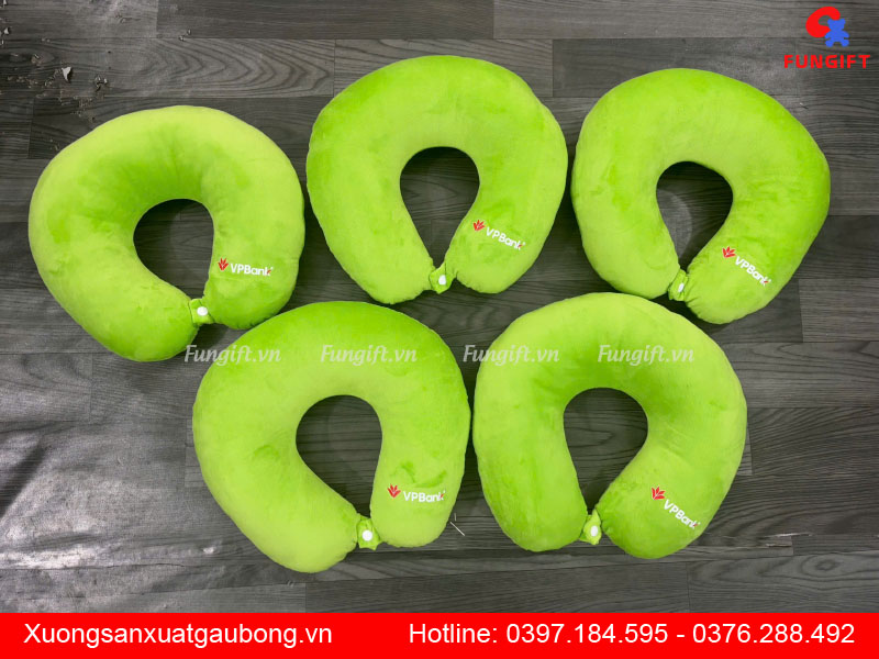 In logo lên gối kê cổ chữ U