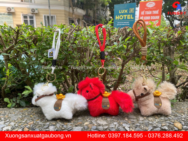 Móc khoá ngựa đeo thỏi vàng in logo theo yêu cầu