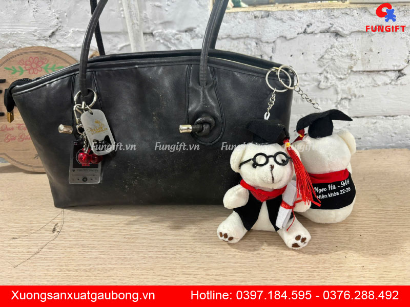 Đặt in gấu móc khóa cử nhân số lượng lớn