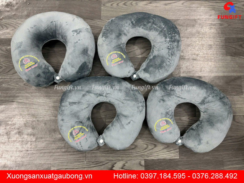 In gối chữ U làm quà tặng