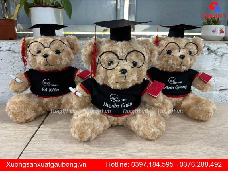 Mẫu gấu bông lông xoắn kèm phụ kiện in tên