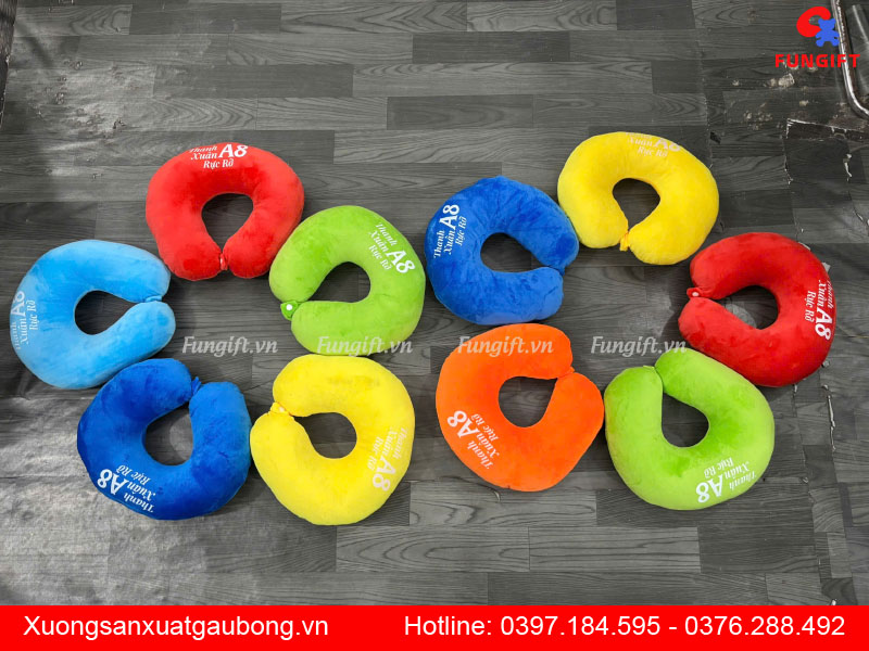 Quà tặng gối chữ U in theo yêu cầu