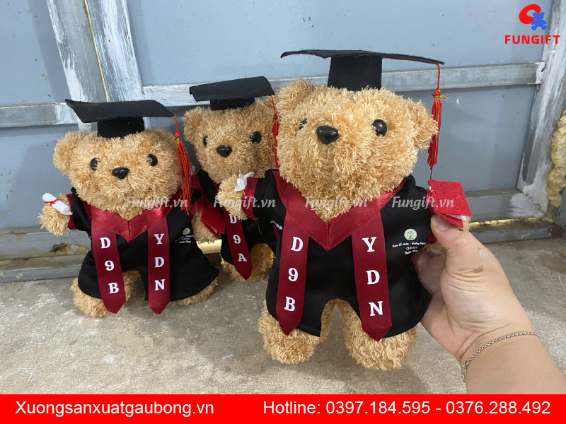Thiết kế gấu cử nhân dáng đứng in tên