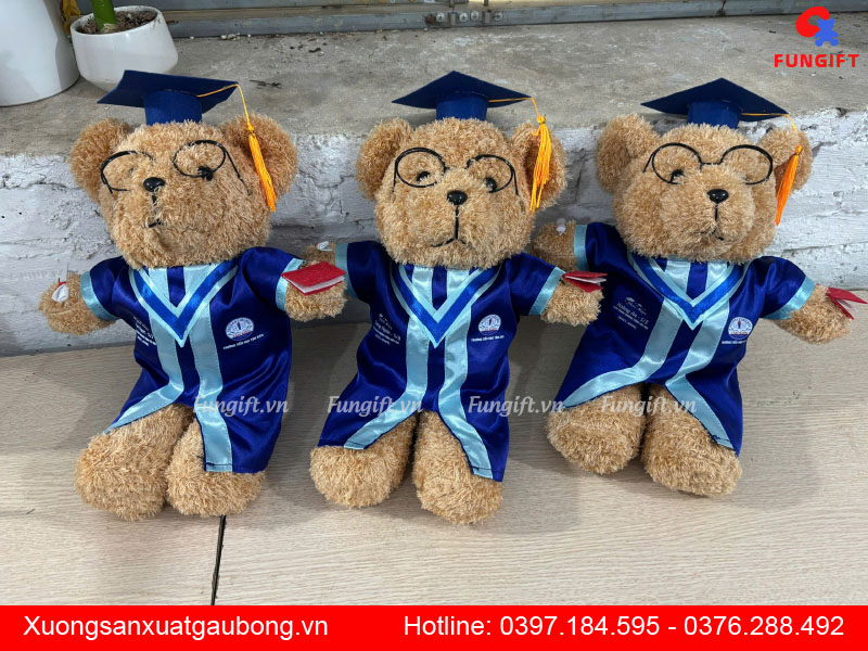 Gấu bông mặc áo cử nhân tốt nghệp