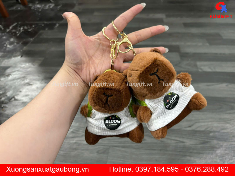 Móc khoá gấu bông capybara đeo rùa in logo làm quà tặng