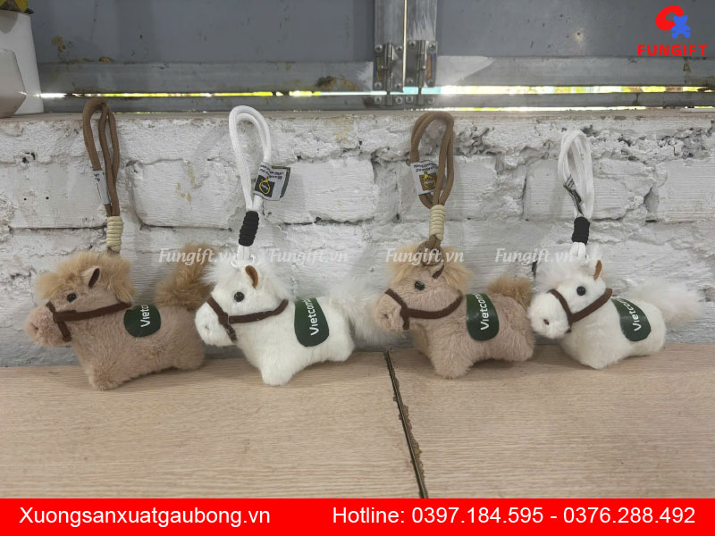 Móc khoá ngựa bông in logo làm quà tặng doanh nghiệp sự kiện