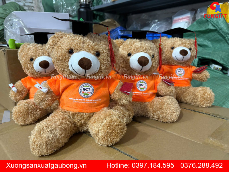 Quà tặng gấu bông tốt nghiệp cử nhân in logo trường