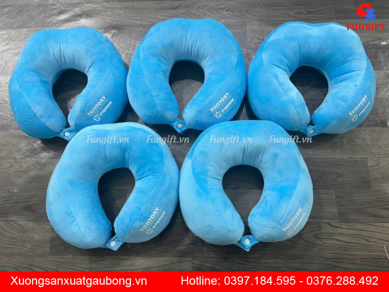Gối cổ chữ U làm quà tặng khách hàng