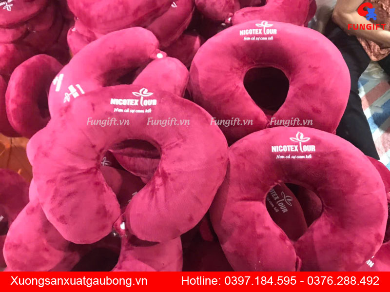 Đặt in gối chữ U theo yêu cầu