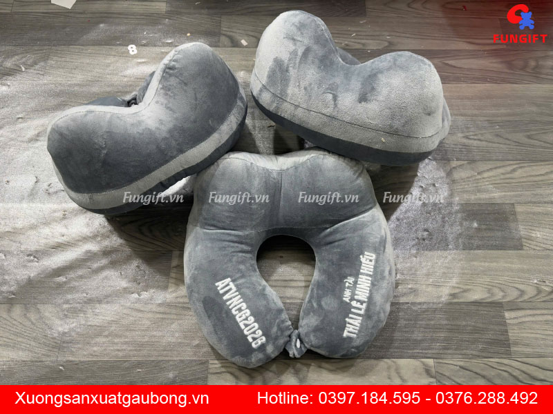 Mẫu gối kê cổ chữ U thêu tên