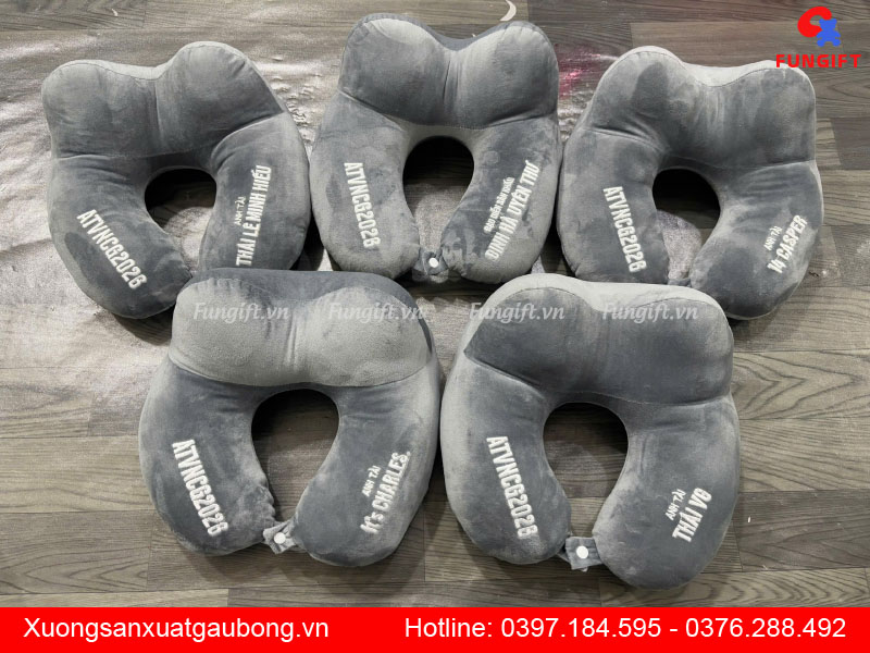 Quà tặng gối U kê cổ thêu theo yêu cầu