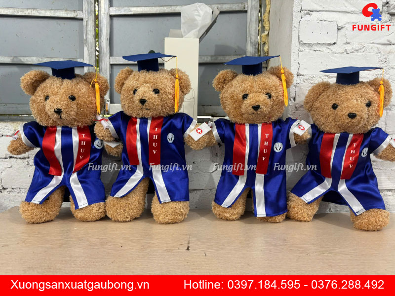 Xưởng in logo gấu bông tốt nghiệp mặc áo cử nhân cho các trường đại học