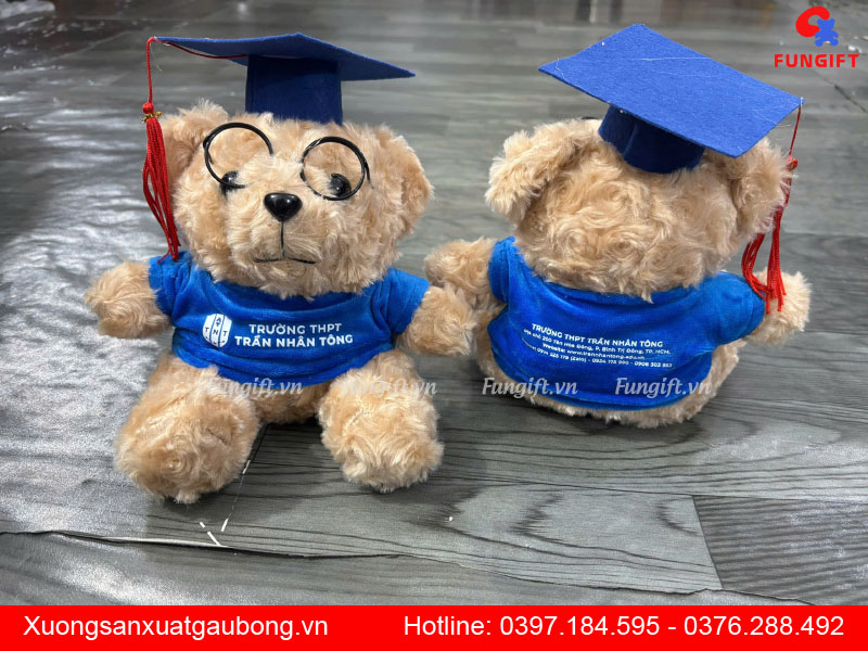 In logo lên gấu cử nhân làm quà tặng