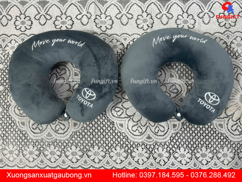 Gối chữ U giá rẻ in thêu logo tại xưởng