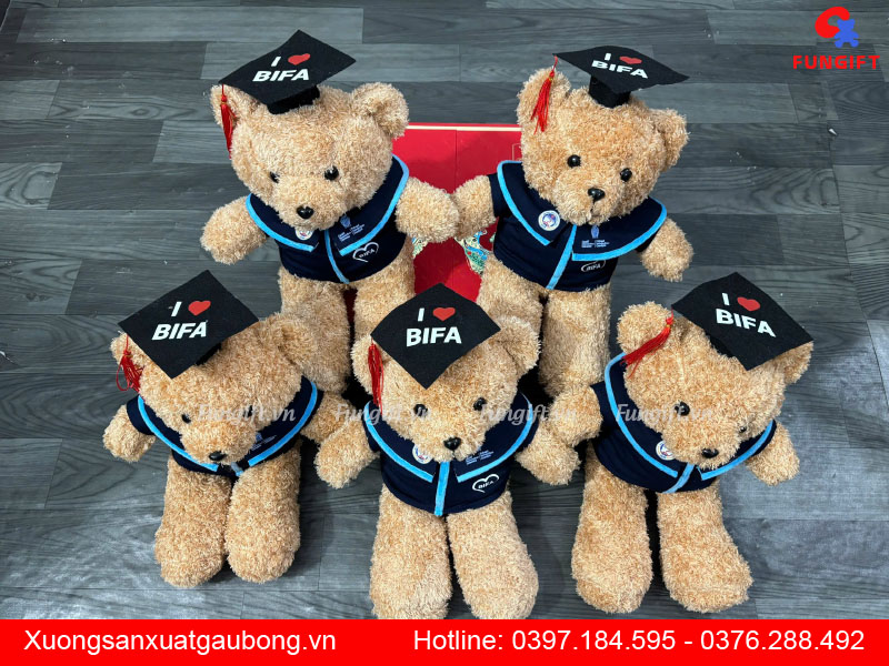 Gấu bông teddy mặc áo cử nhân in logo trường Đại học Kinh Tế Quốc Dân NEU