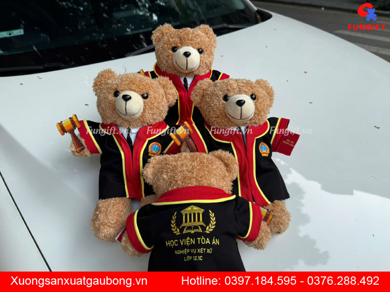 Gấu bông tốt nghiệp mặc áo cử nhân in logo trường