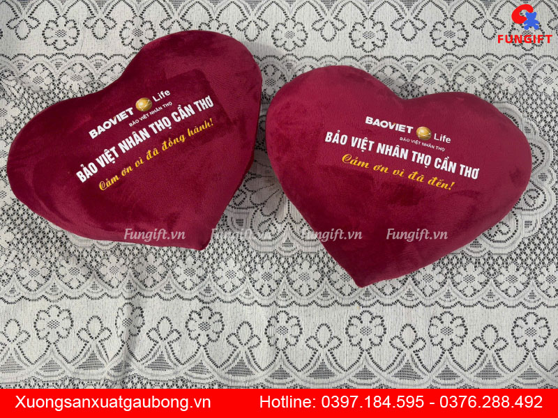 Gối trái tim in hình và chữ theo yêu cầu