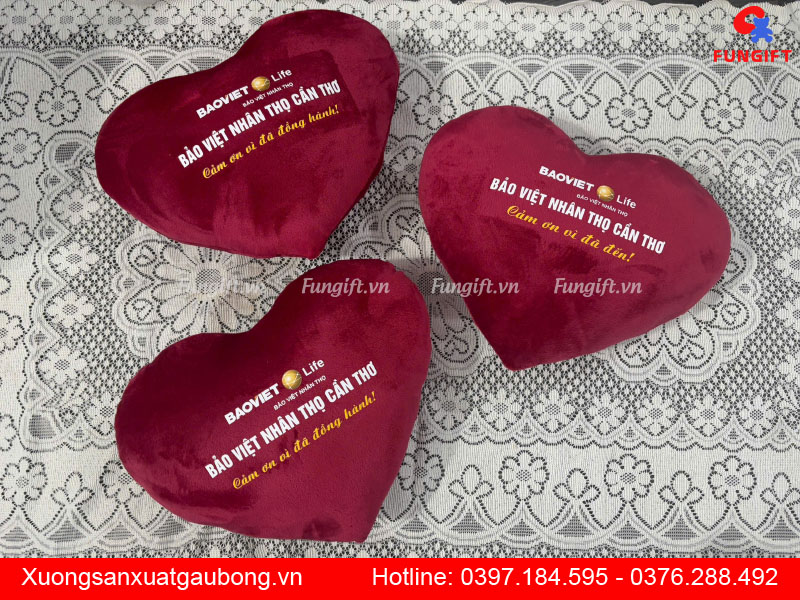 Gối trái tim in logo theo yêu cầu