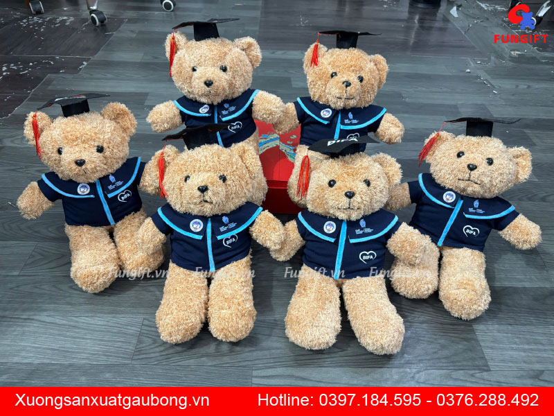 In logo lên gấu bông tốt nghiệp